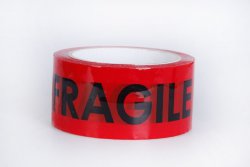 Páska lepící 50x66m fragile červená-čern, fragile-křehké